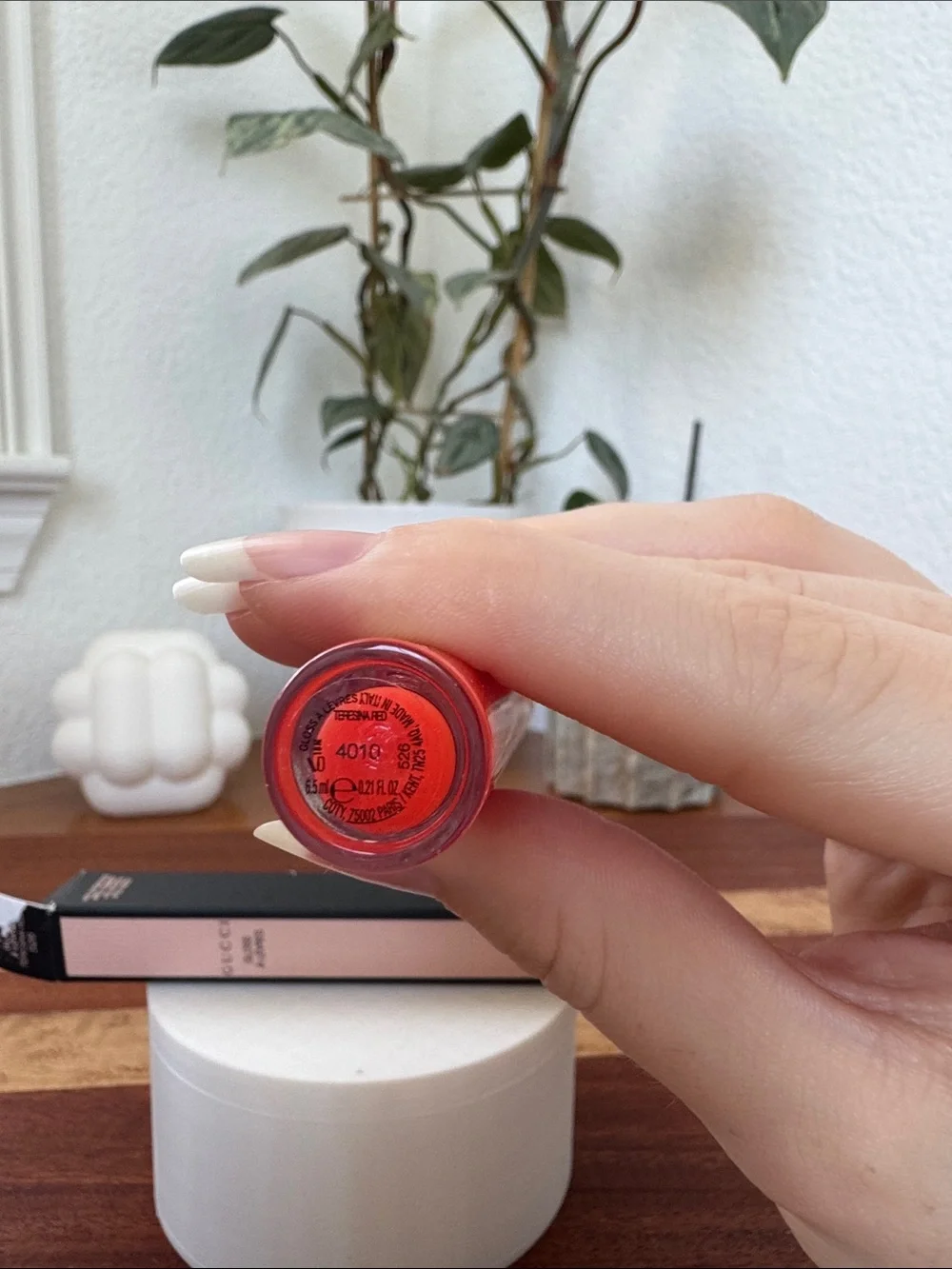 Gucci Hydrating Plumping Lip Gloss - 526 teresina red